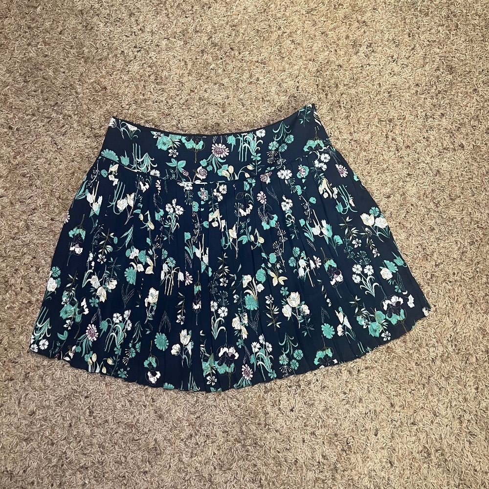 LOFT Outlet Floral Pleated Skirt – Size 12